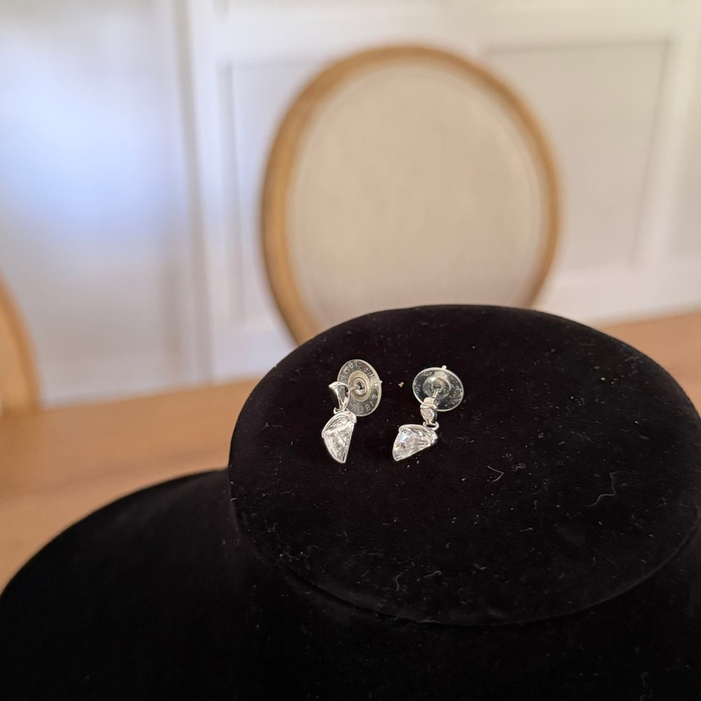 Elegant Silver Crystal Drop Earrings